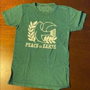 UO shirt Peace on Earth